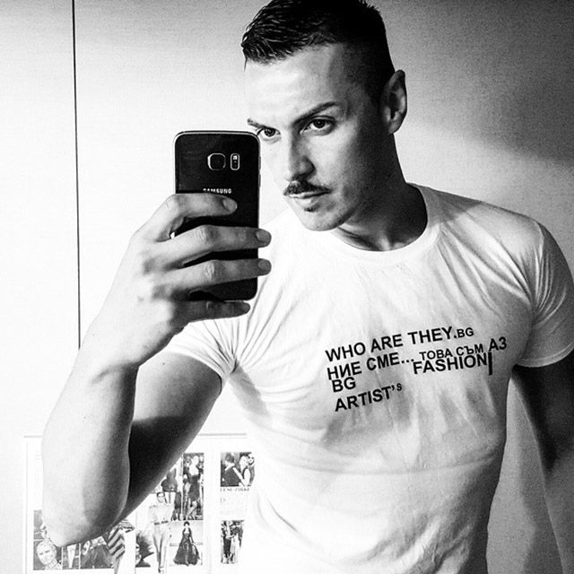 Добромир Киряков с тениска от кампания на Who Are They?