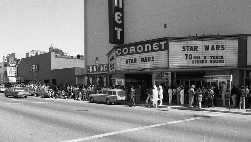 25 май, 1977 година - фенове на сагата се редят на опашка пред кино Coronet в Сан Франциско